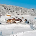 Guest house Berggasthof-pension Seminar- Und Tagungshaus Menauer Grandsberg